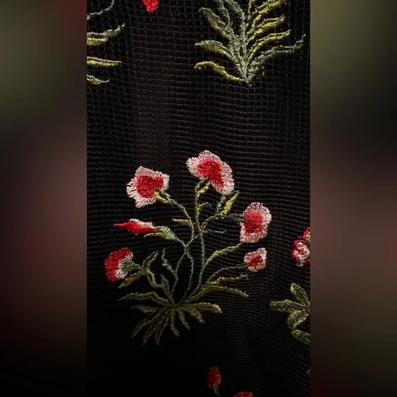 Elegant Black Floral Bomber Jacket - Picture 8 of 10